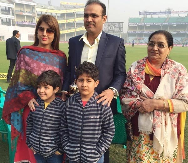 mastiforum07's tweet photo. Viru's Wife Aarti Is His Relative - See How Her Life Has Changed after Marriage - https://t.co/szAfx38RDC #India @virendersehwag #legend https://t.co/CxszArL6tP