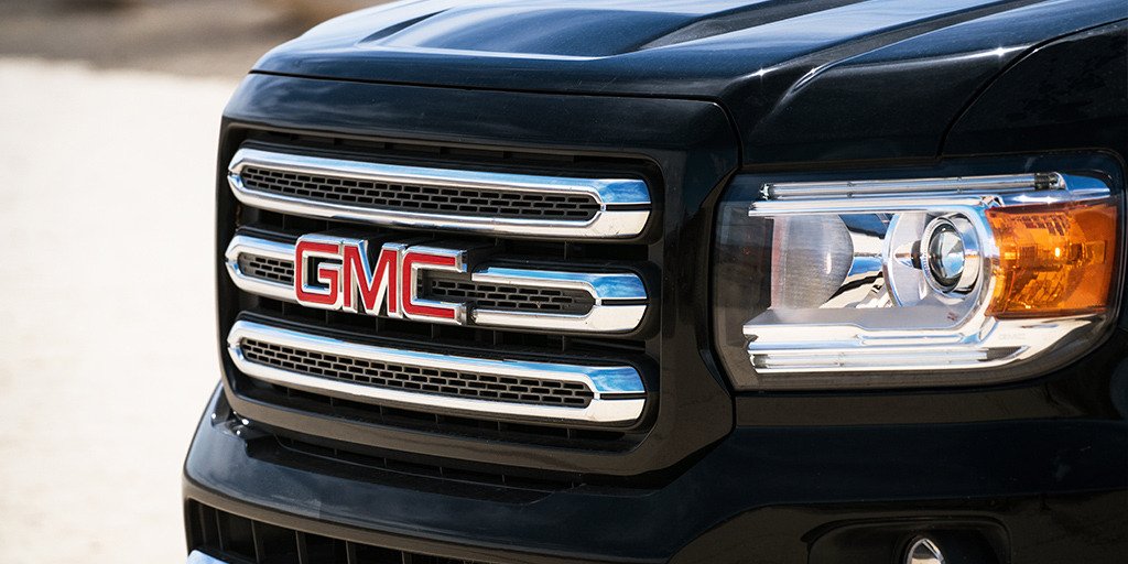 GMC's tweet photo. #GMCCanyon #AllTerrain boldly stares down off-road challenges. #Trucktober https://t.co/SGPLxtCLMl https://t.co/PtwAmaP0Iw