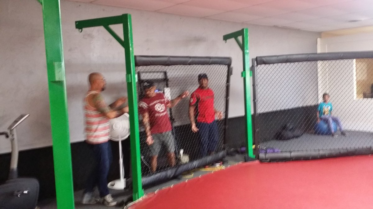 JimZen4's tweet photo. Tearing down the cage to move to the new facility #solidmma #solidMMACobraBJJ #mma #bjj https://t.co/Wjkvrg0SFC