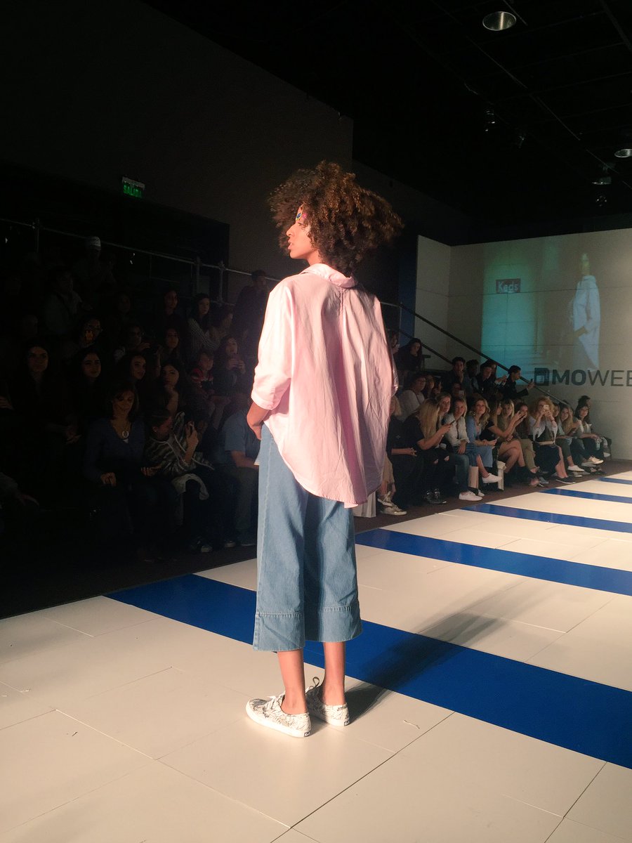 Amamos los rulos de Tamara, una de las modelos diosas que desfiló para <a href="/KedsUruguay/">Keds Uruguay</a>