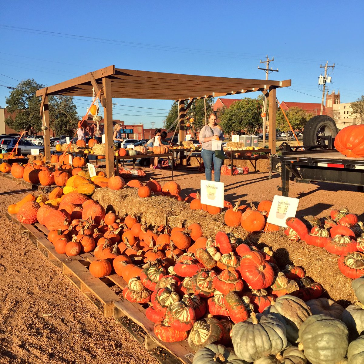 DowntownOKC's tweet photo. So much to do in @midtown_okc and only 30 more minutes left to enjoy the #MidtownWalkabout! https://t.co/o4577Wb0xo