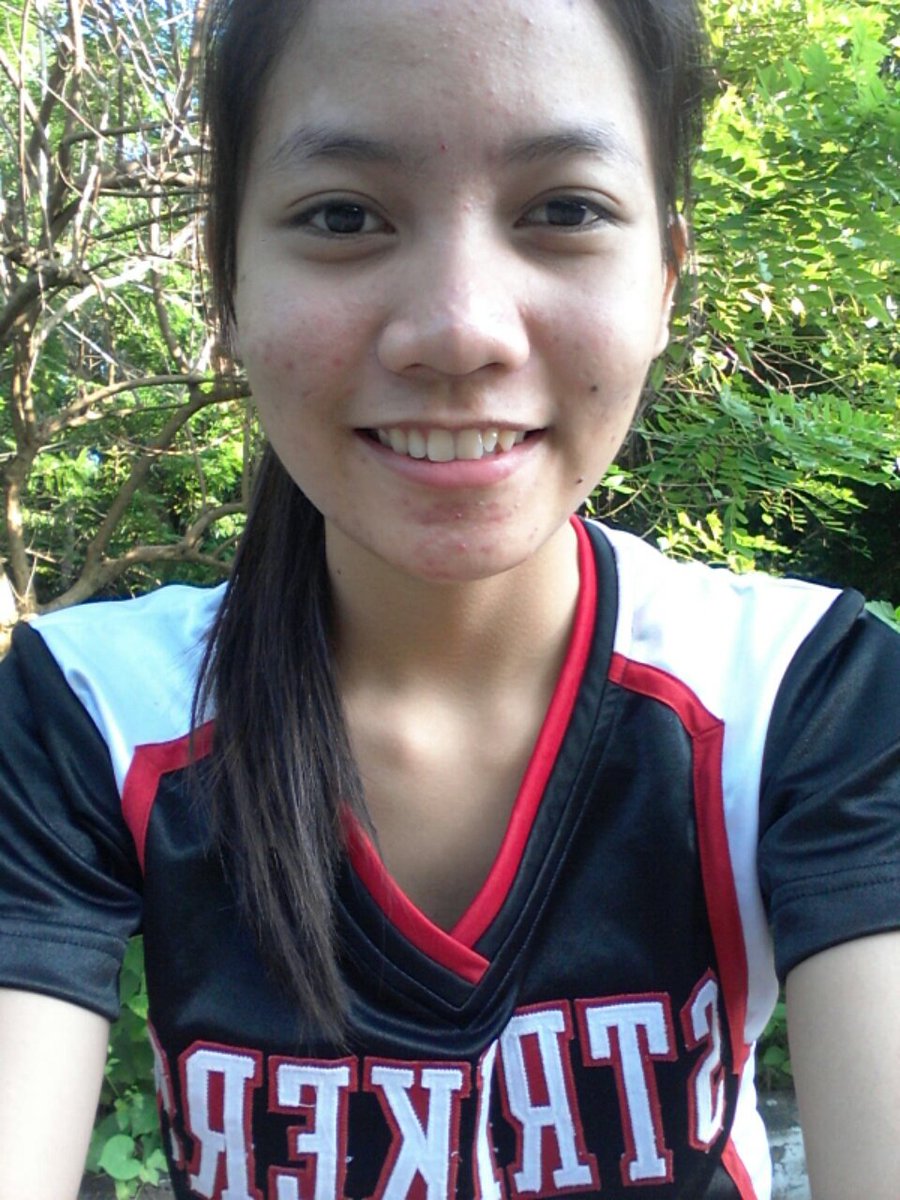 _kimpressive's tweet photo. Kasing pink ng lips ko yung pimples ko😂😂 #jogging #earlier #withclassmates! Good Morning!! https://t.co/5Pg6DyapzH