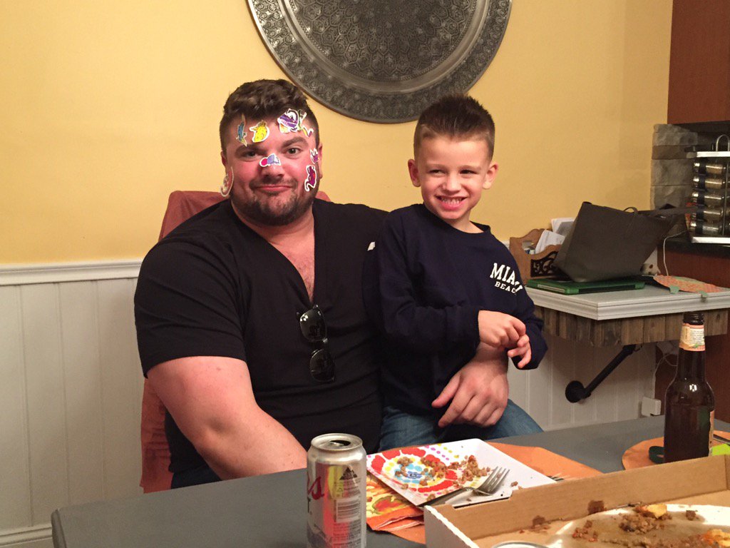 Lawnmanmaster's tweet photo. @albell93 happy early birthday brother https://t.co/AFXFH29qLz