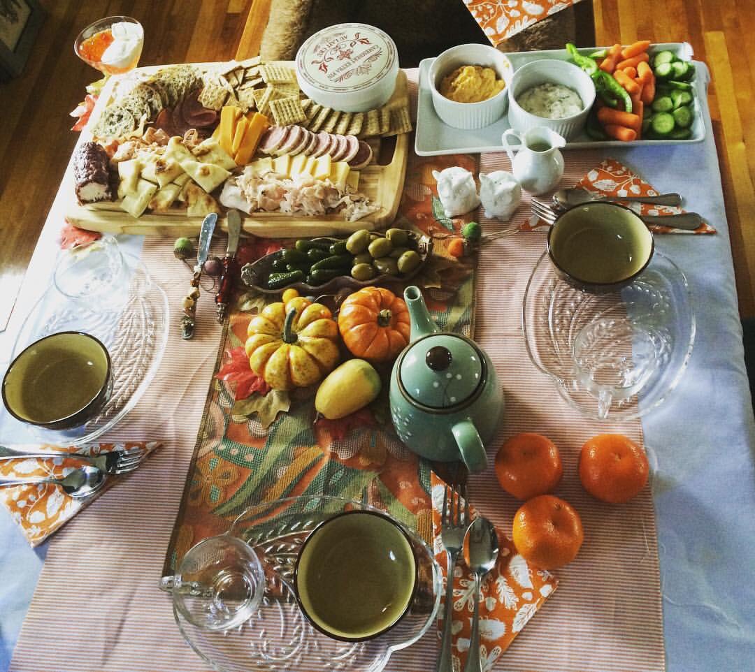 VChetcuti's tweet image. #teatime Autumn tea party with my sister and niece. #teaparty #usethegoodstuff #fall #autumn