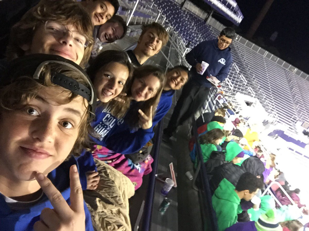 Baileygurl1's tweet photo. #JMUPOC Cold and cuddling! Wouldn't trade these band geeks for the world! GO MARCHING BAND!! https://t.co/kS6BtaUJuj