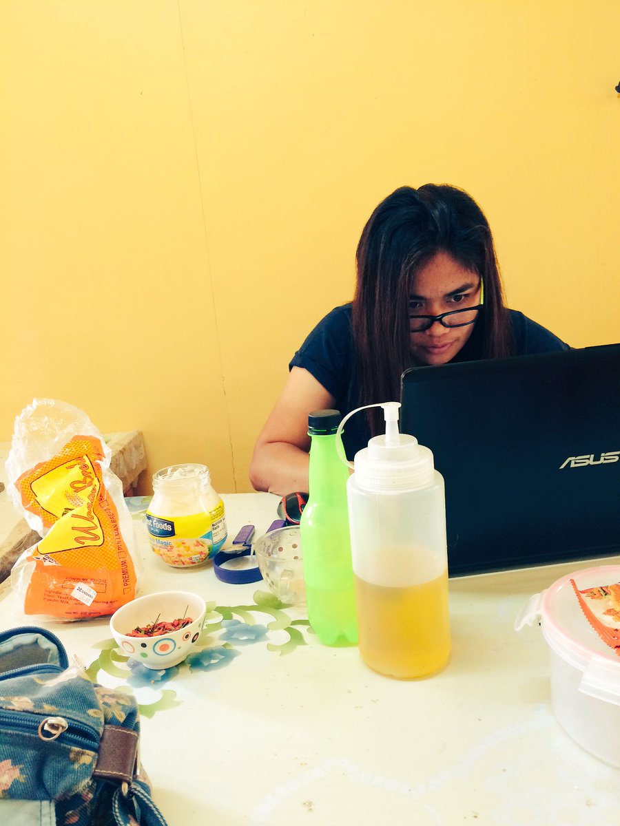 HmLicuan's tweet photo. working at the pantry! @blindgoby82 #sundayfeel #workmode #eatmode #lol #happy #happiness #reports #miescor #smile #blessed https://t.co/Pt4qGYB9Mr