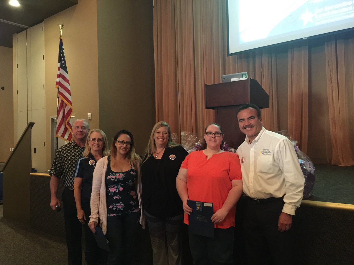 MEJ2714's tweet photo. Supt. Ted Alejandre recognizes Paraeducators at Professional Development Day! https://t.co/bLLbDu6OLp