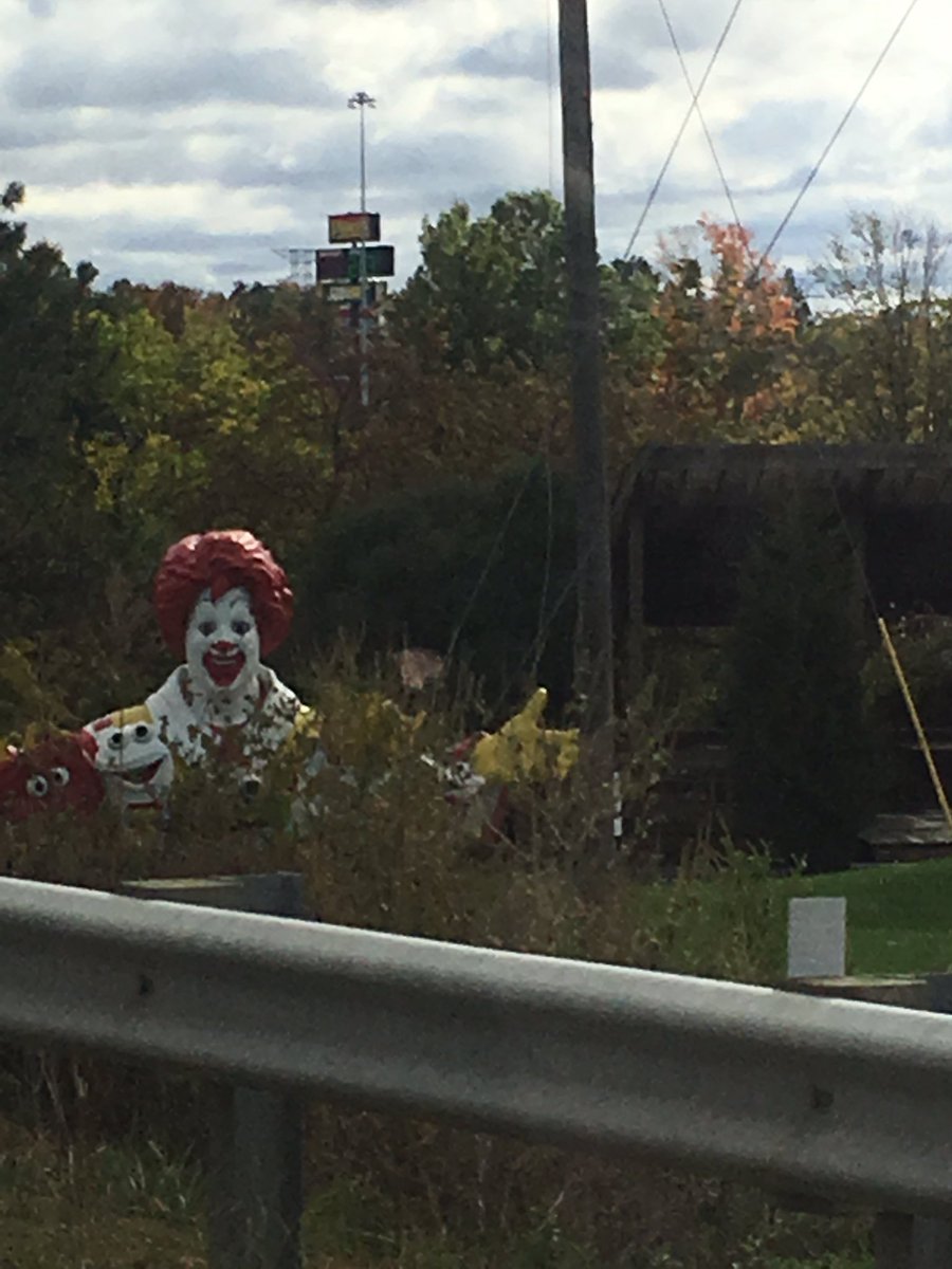 Firepaw97's tweet image. I FOUND A CLOWN xD