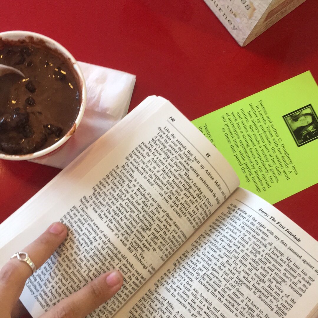 poetrygoddess88's tweet photo. Here at Scoop-A-Loop enjoying my ice cream & book #LaredoBYOBook #holalaredo #silentreadingparty #laredoevents #bibliophiles #booklove https://t.co/ZeymjtYrmp