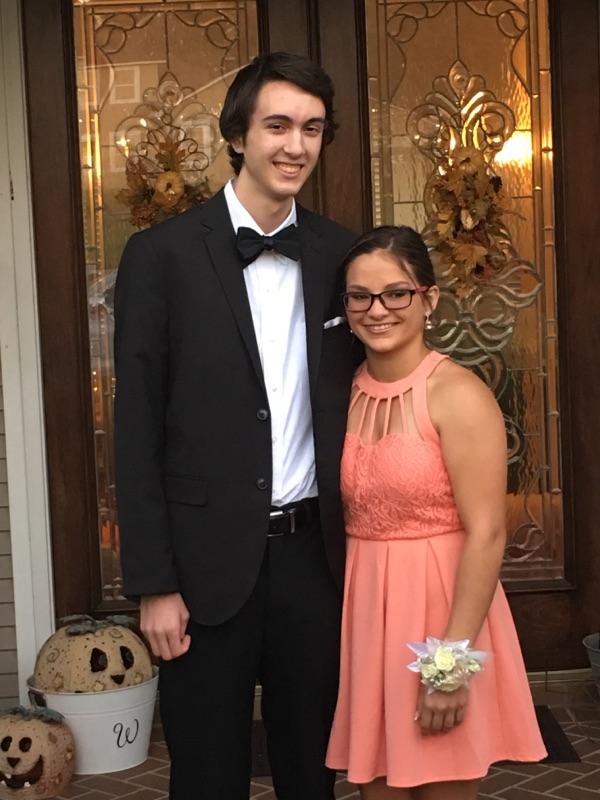 willwaters14's tweet photo. She said yes #hocodate https://t.co/td9TrSXTxN