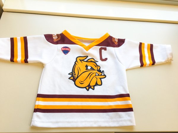 #GuardianGiveaway: Enter for chance to win 2 Suite Tickets to #UMD vs #UND men's #hockey game: bit.ly/UMDvsUNDhockey

#duluth #minnesota