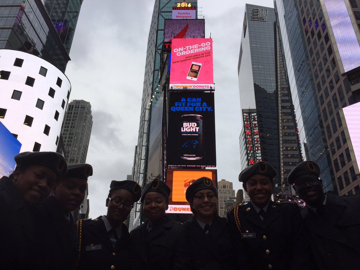SfcKWalker's tweet photo. Lindblom's JROTC in Time Square #LMSA https://t.co/Wjs7N1WIaw
