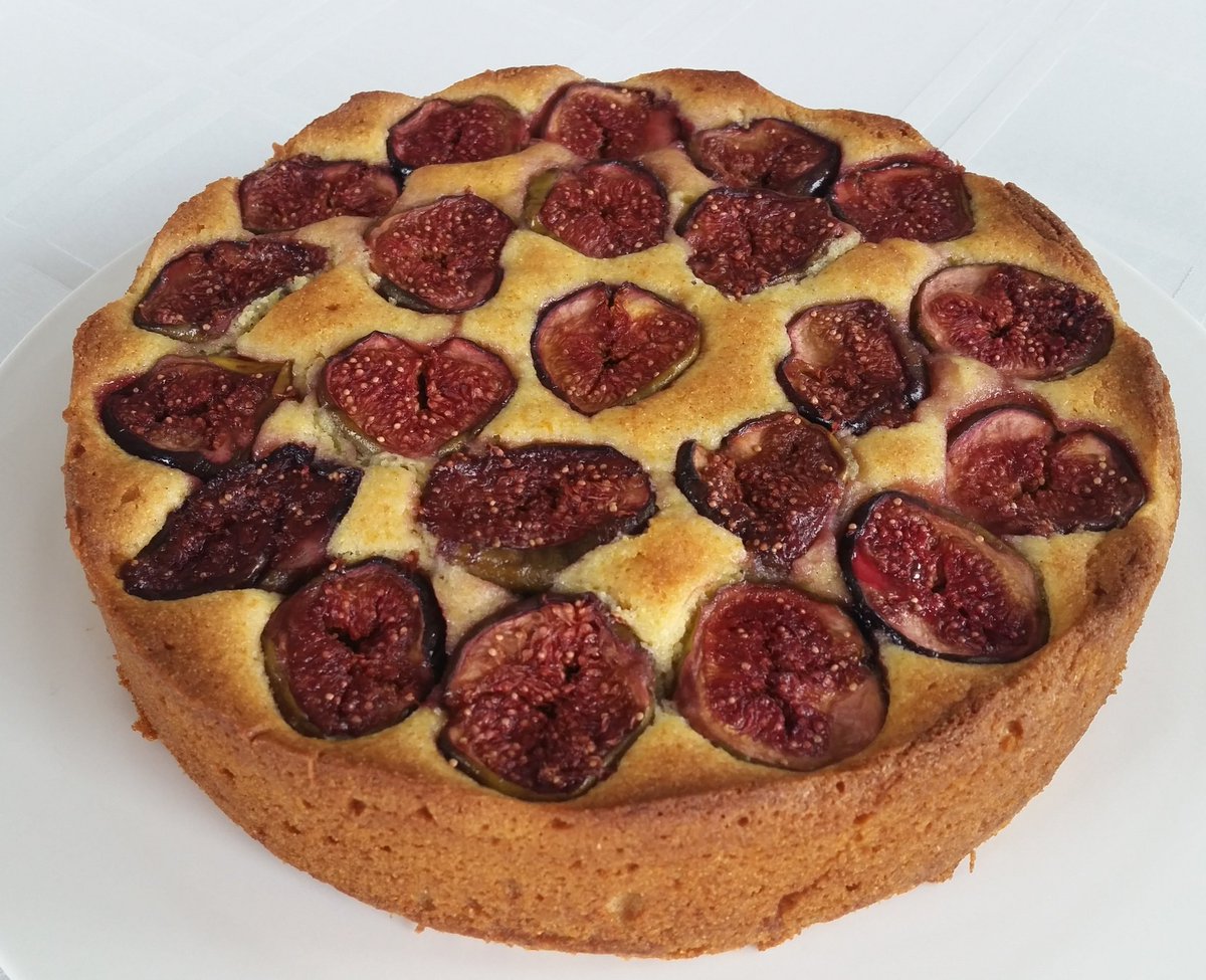 TorontoYeee's tweet photo. My contributions for #cakeday2016: A Fig Cake for Fall - recipe by @doriegreenspan and Almond Lemon Tea Cake - recipe by @tartinebakery https://t.co/xIuLFna91B