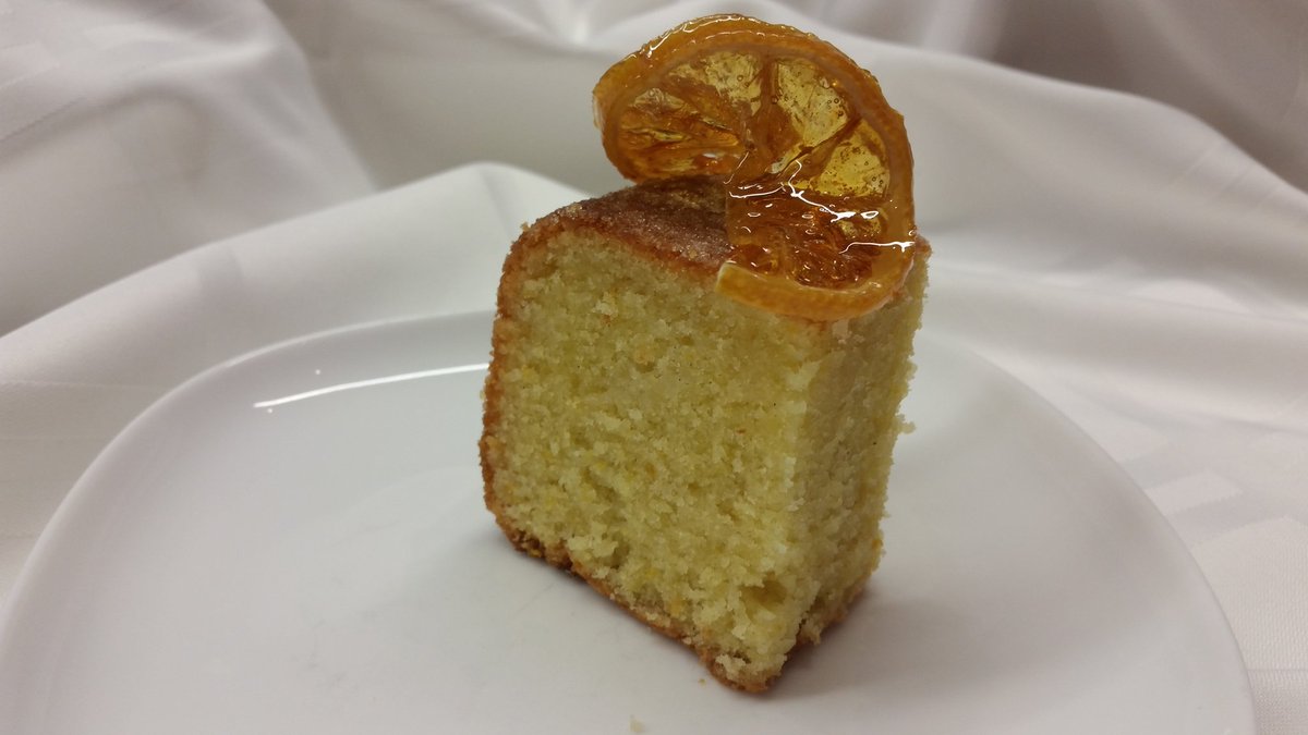 TorontoYeee's tweet photo. My contributions for #cakeday2016: A Fig Cake for Fall - recipe by @doriegreenspan and Almond Lemon Tea Cake - recipe by @tartinebakery https://t.co/xIuLFna91B