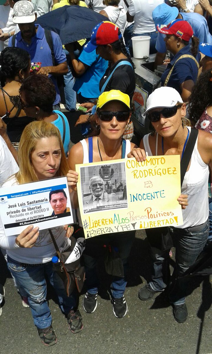 Hoy presente por la Libertad de los presos políticos y por mi derecho a Revocar 2016.