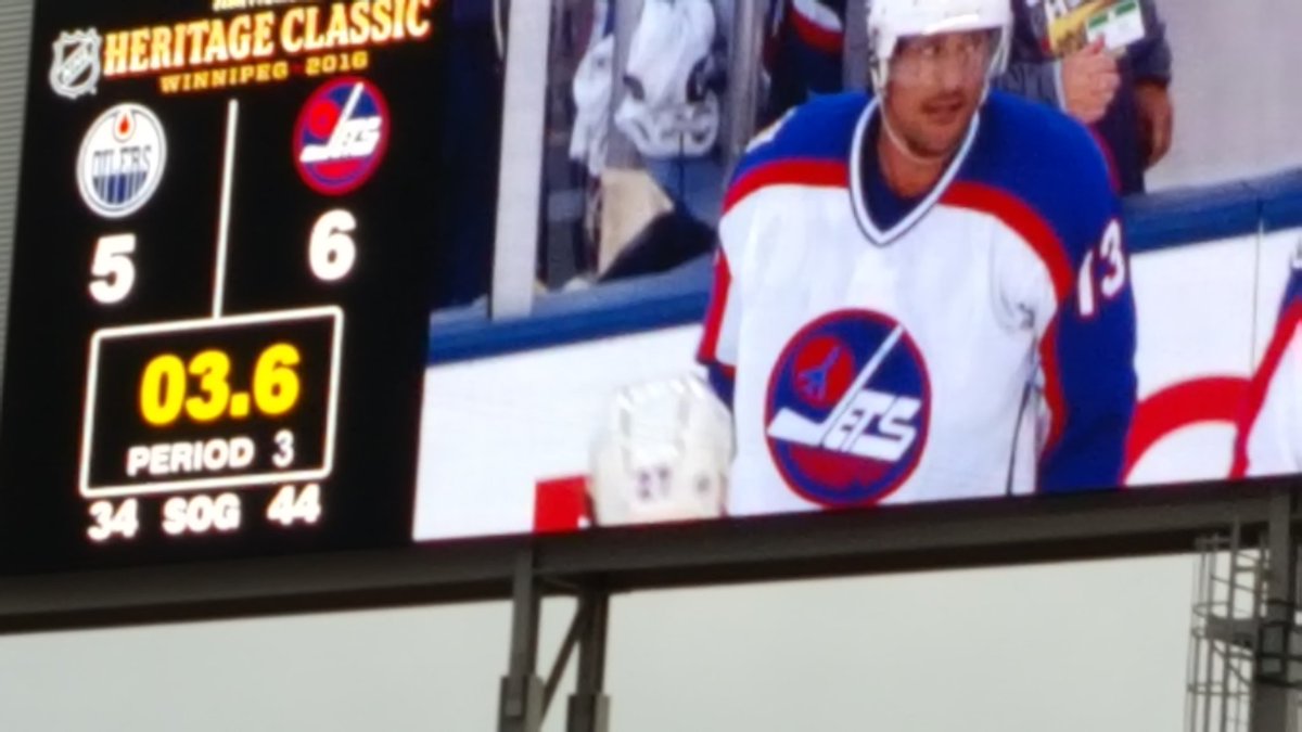Awesome penalty shot by Teemu Selane to win the Heritage Classic today