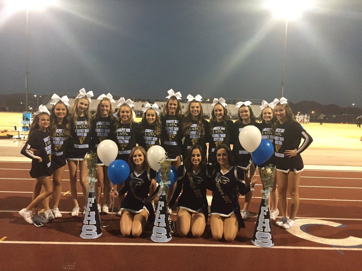 paulinamarieeee's tweet photo. #beatbasic #SeniorNight #dub https://t.co/EgwuhYo4AB