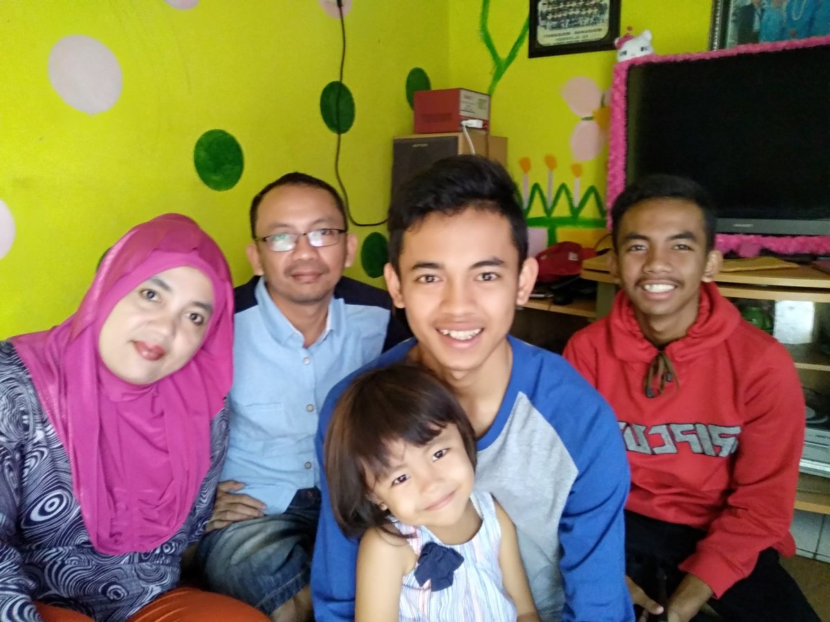 ajidoang27_'s tweet photo. keluarga kecil penuh cerita({}) https://t.co/lTwDQ4nJ0F