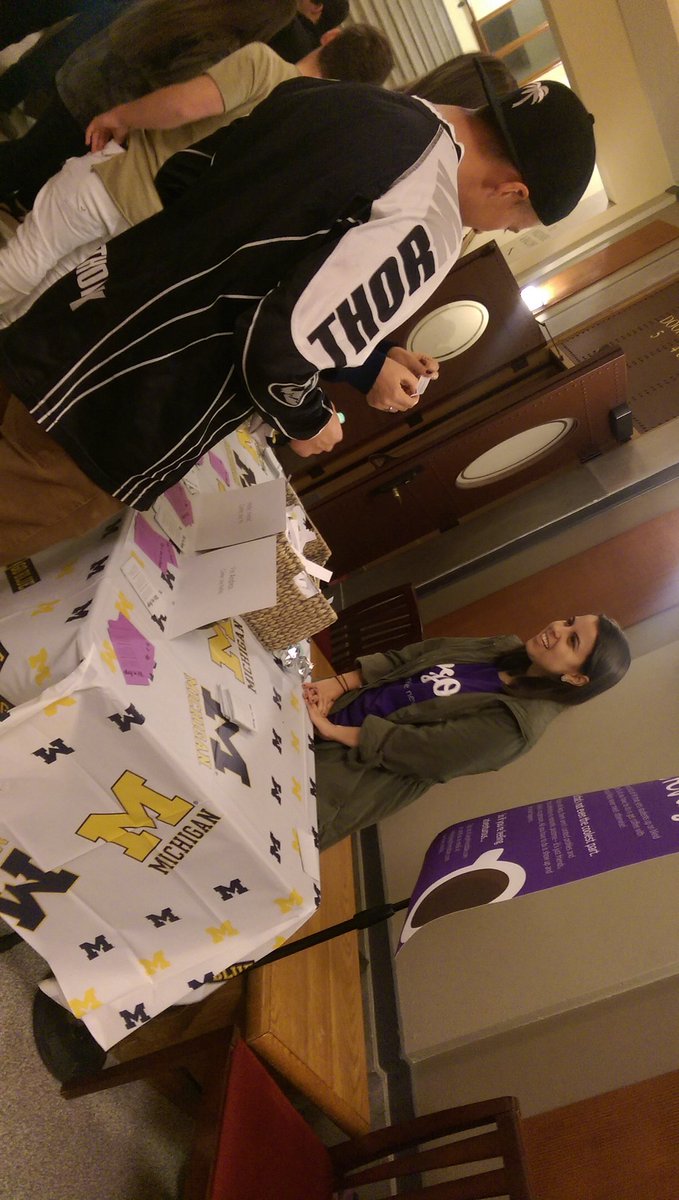 Thanks to all the fab humans that hung out at our table tonight! 😊
PS. Sign ups are open for this week!