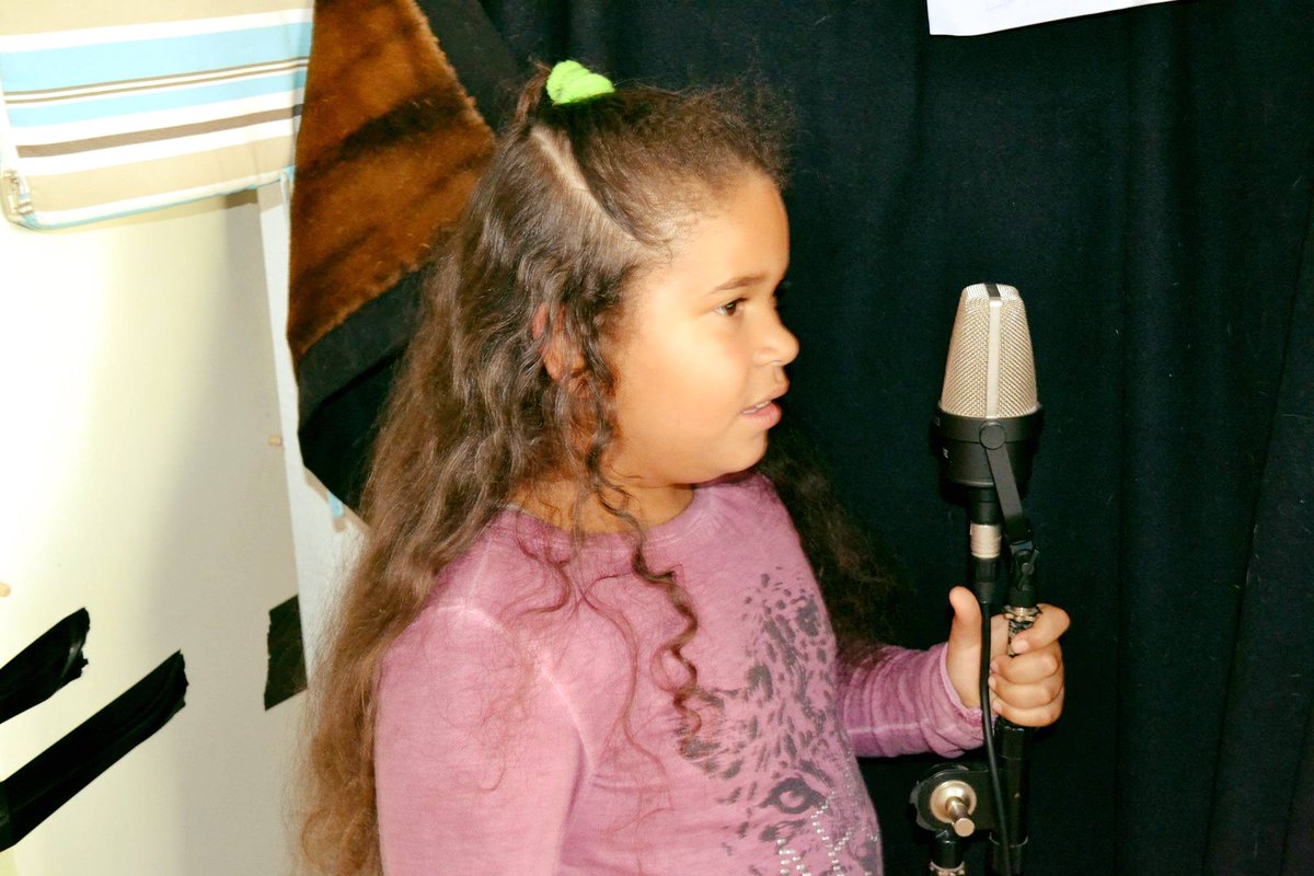 nutiline's tweet photo. My Babies wanted to jam with ime in the Lab! Was a great recording session..my Princess Evelyn layed a vocal track for the first time.Proud! https://t.co/d10ZHE1v6e