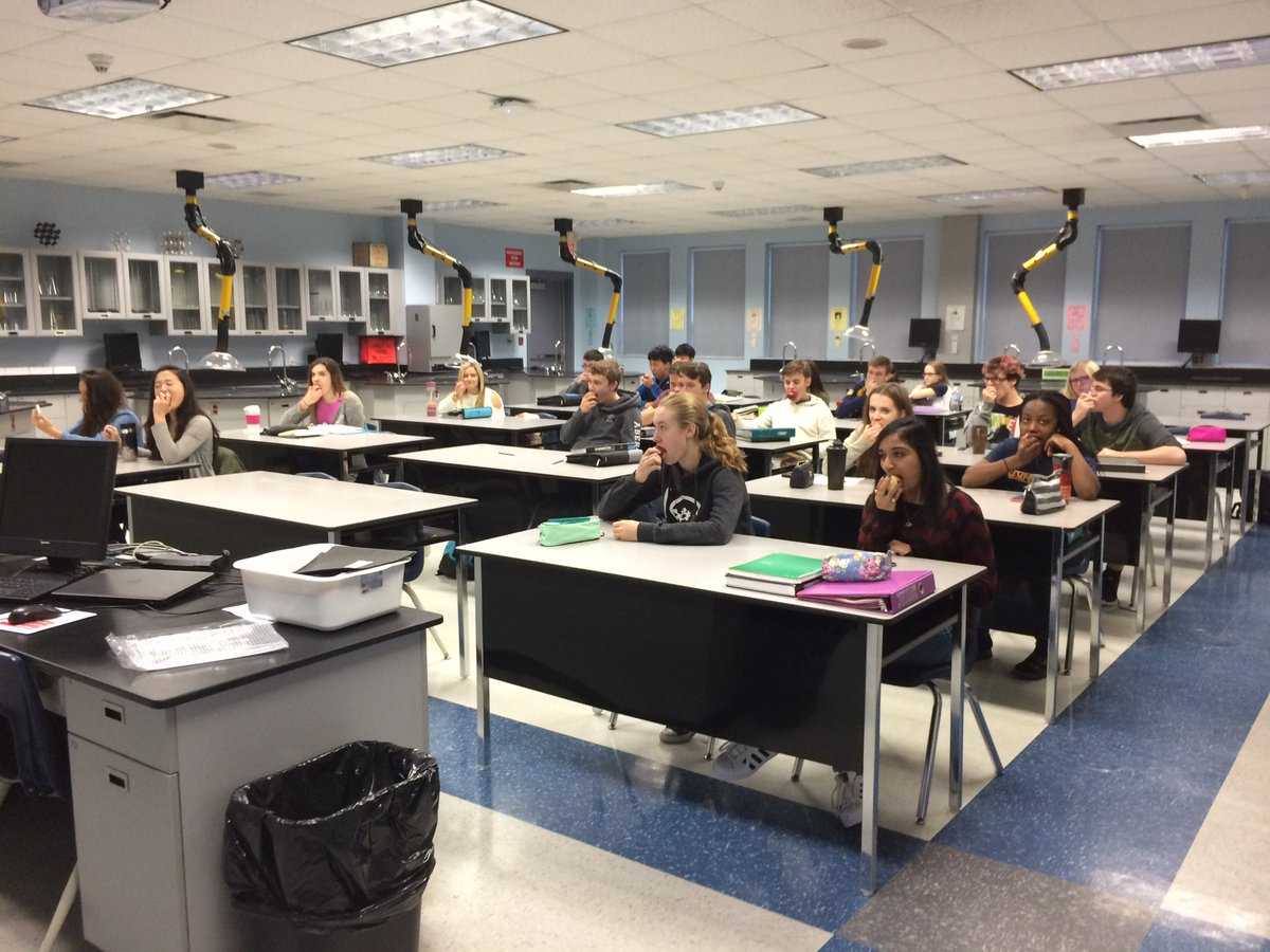 CKSSHawks's tweet image. CKSS enjoying the Great Big Crunch #Bigcrunch #OSNP #breakfastprogram