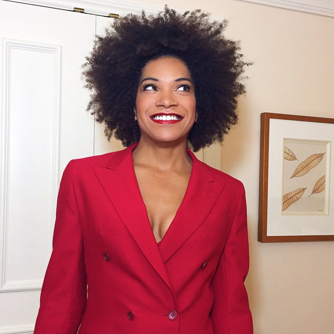 sherlyntorres's tweet photo. Love her! ❤️ Makeup on @arisacox for the 2016 Directors Guild Awards #hostwiththemost #directorsguild2016 #dgcawards #tomua #sherbeauty https://t.co/bl6tuYJbsC