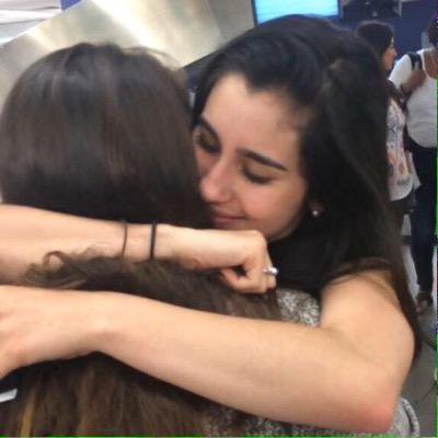 Jiyooscherry's tweet photo. lo unico que quiero 
lo unico que pido 
es que algun dia pueda abrazarlas 
@LaurenJauregui @beamiller https://t.co/Eo4AVcYb4Y