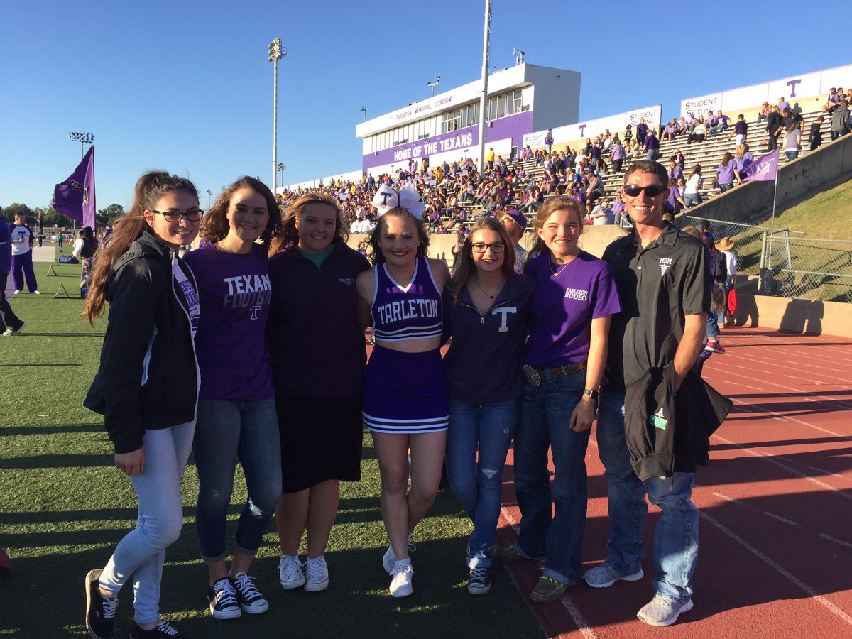 MabankCounselor's tweet photo. Mabank is in the house in Stephenville tonight! Great to see Maddi Marler and Shyanne Vinson☀️ https://t.co/fu58zhpJFL