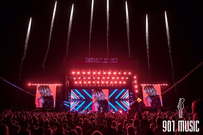 TSwiftNZ's tweet photo. Incredible fireworks tonight! (@901Music) #TaylorSwiftOnUSPG https://t.co/VSjjviZUg9