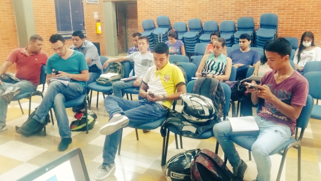 alejarub's tweet image. Nuevamente en #Cipas  de algebra,trigo y geometria @cienciasunad @jaalesc @ClaudioCamiloG1