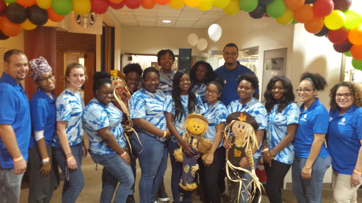 Tericorso's tweet photo. Residence Life staff was all about #fallfest16 @CollegeOfSaintE #studentlife https://t.co/TKL8GJGEOL