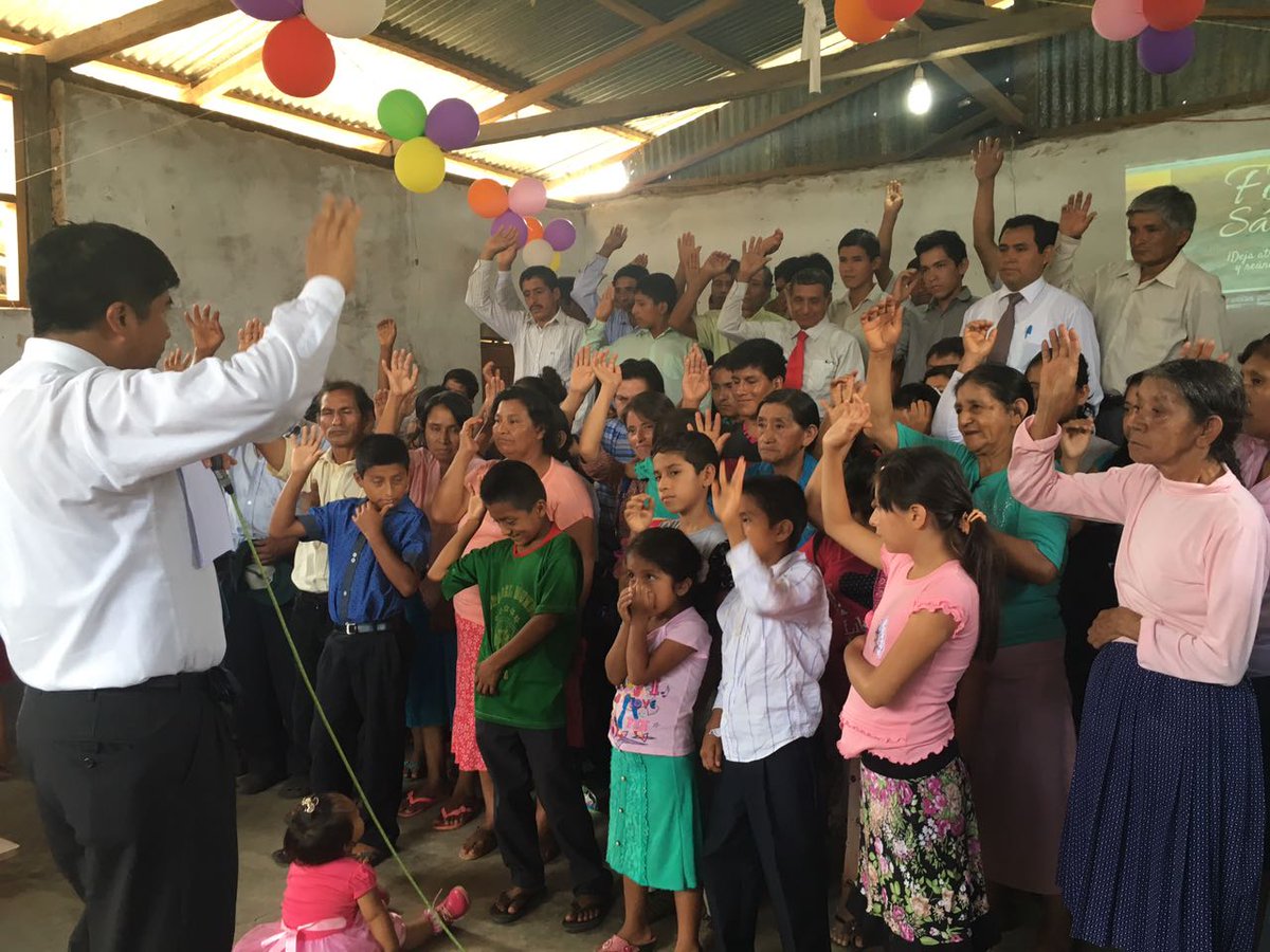 CahuanaNapoleon's tweet photo. Nace una Iglesia fuerte y sana, "LA FLORIDA" DM El Dorado - TARAPOTO a Dios sea la gloria #PlantioDeIglesias #MetasUPN @adventistamno https://t.co/CjEDZUNH7y