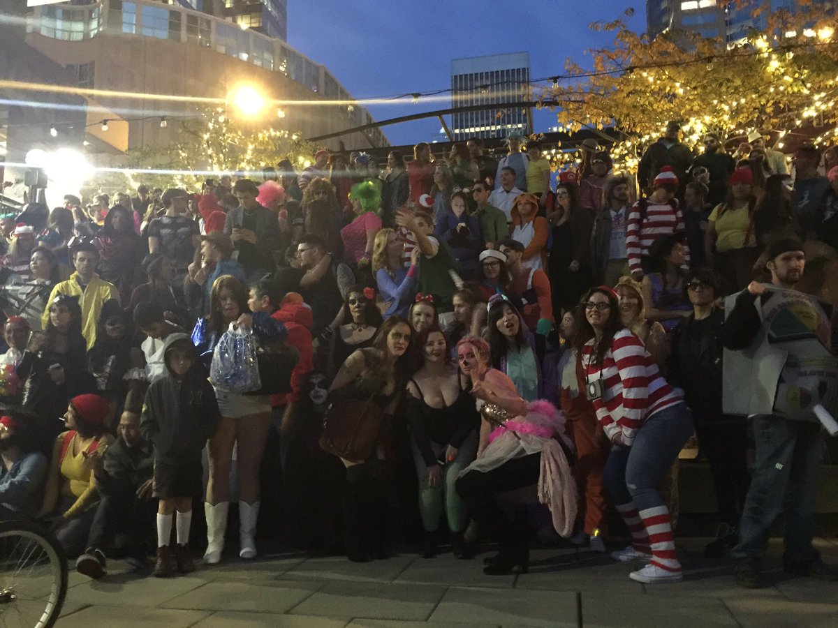 alicianakamoto's tweet photo. What the young people are doing tonight in Seattle #harborsteps #halloweenpubcrawl https://t.co/XYeSxgBBFB
