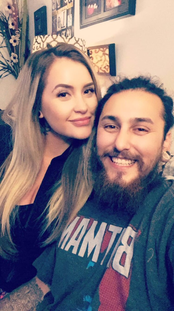 EmaLee_Salazar's tweet photo. Happy doing nothing with you.💞 #couchdate #lazysaturday #dateline #munchies @toonces_26 https://t.co/gIF01MipXp