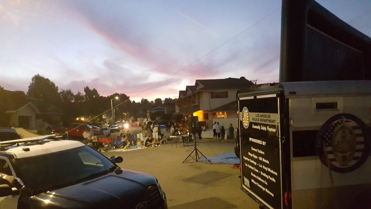 LAPD Harb and Harbor Pines Halloween Movies on the Block! Have a Safe Weekend All! #nolimits @FiveSLO1 @CaptainMikeOreb @LAPDCRD