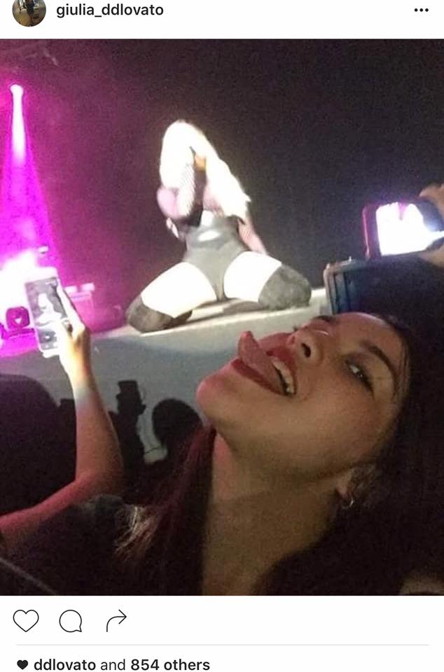 sitelovatics's tweet photo. Demi curtiu essa foto no instagram! kkkkk https://t.co/jZNlZOwFkW