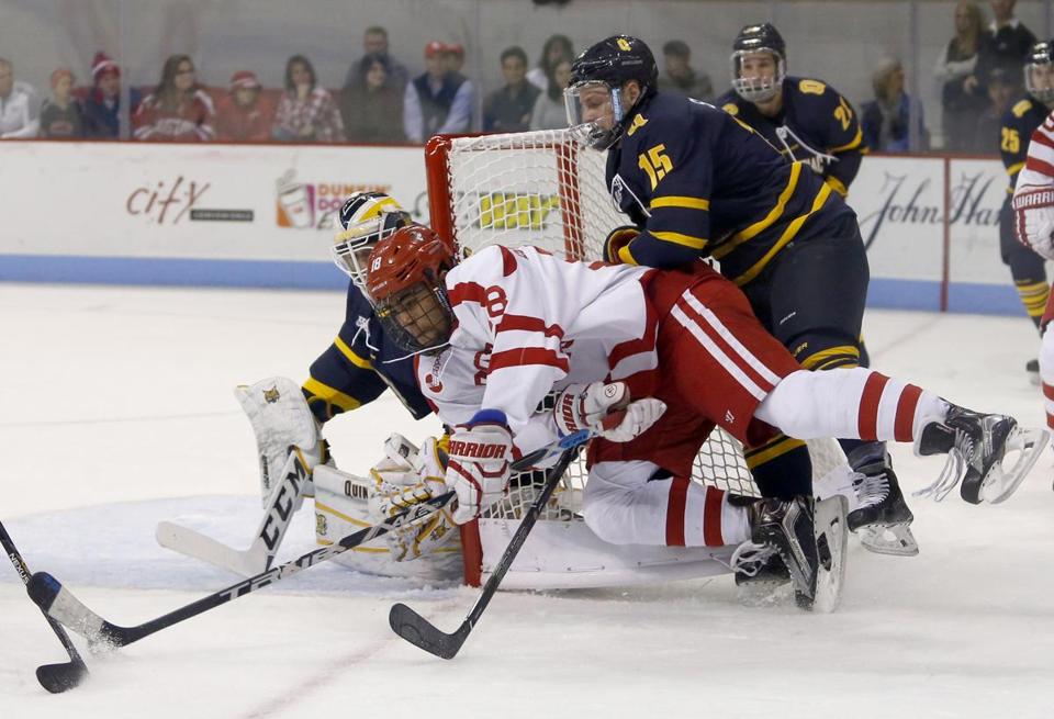 Boston University hockey blanks Quinnipiac, 3-0 bos.gl/Ur6j4TJ