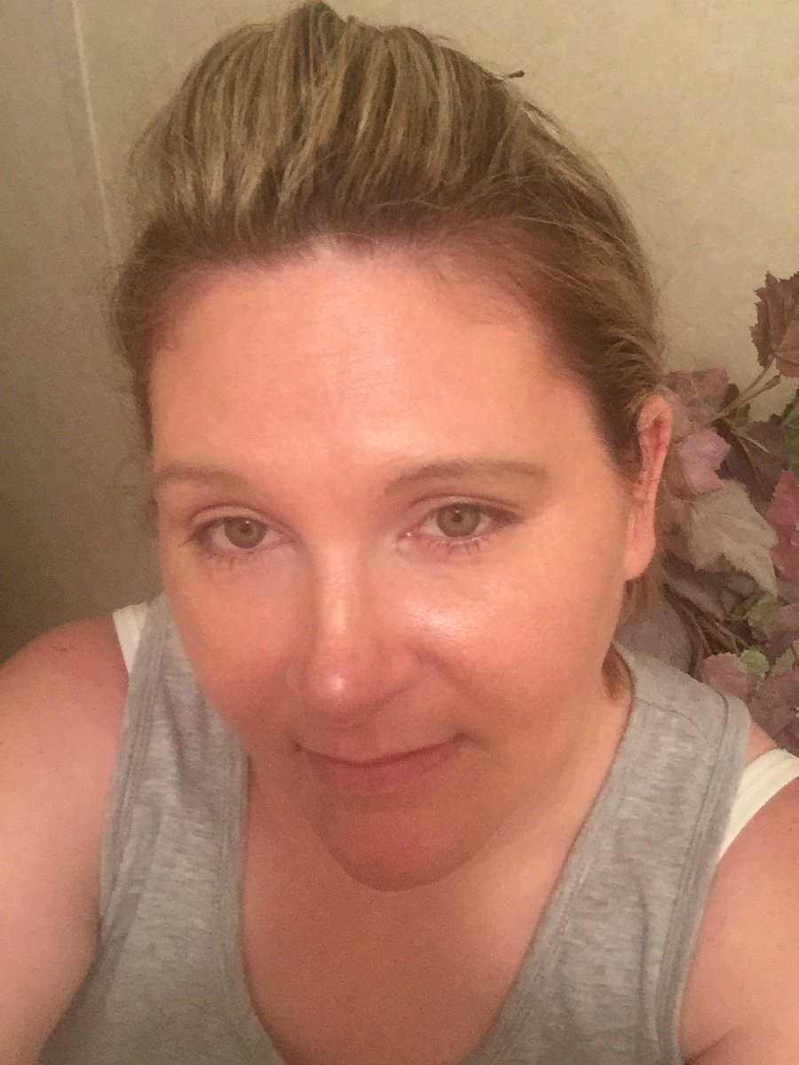 NikkiR1979's tweet photo. Read my review of L’Oréal Paris Revitalift Bright Reveal: https://t.co/dfpmERmAfw. I tried it free (or with a discount). https://t.co/0pvxh69Xcb