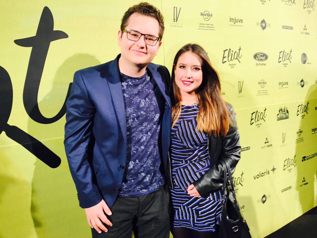 aledolores's tweet photo. No hay mejor pareja! Increíble noche @maurg1 <3 #EliotAwardsmx @eliotnewmedia gracias! https://t.co/pxA157a7Dn https://t.co/XboUo2vyDk