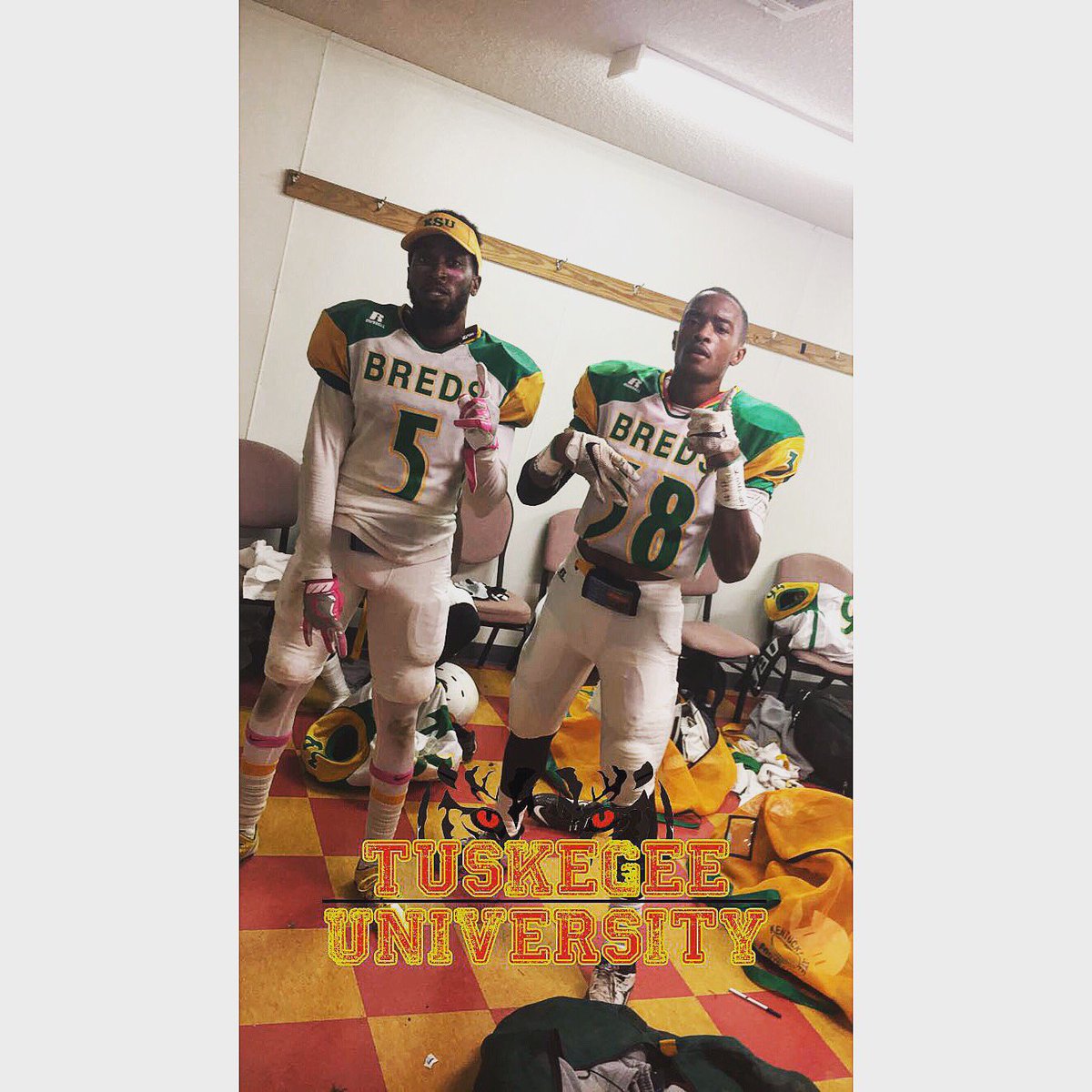 ftf_kd's tweet photo. Time to get my ring finger fitted ๐ #SecureThePackage #SIAC ๐ฐ๐๐ฟ https://t.co/dyrVLdecEO