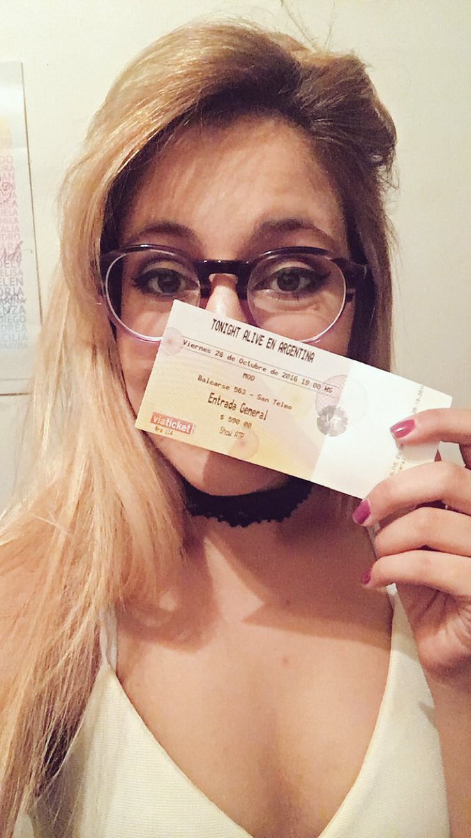 Fly_Rules's tweet photo. Mi novia me hizo el mejor regalo adelantado de cumpleaños de la vida, VOY A VER A TONIGHT ALIVE EN ARGENTINA !  😭💘 https://t.co/Cn47JeTp9y