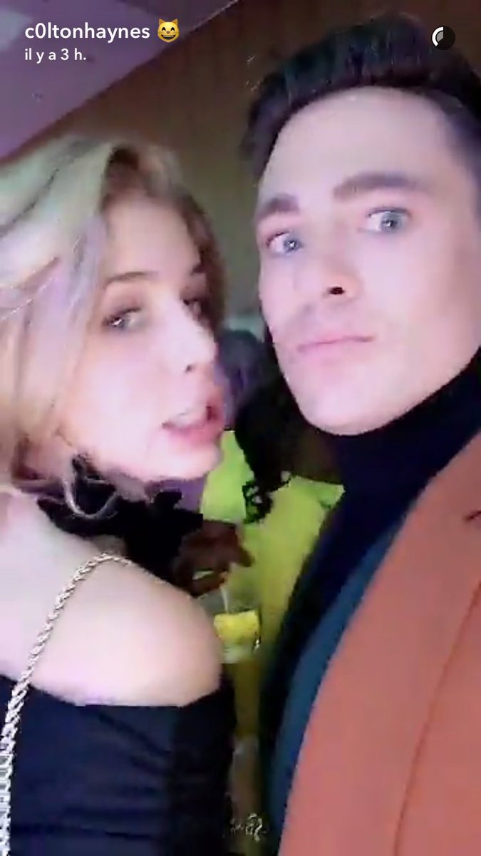 ColtonSourceFR's tweet photo. #PHOTOS Colton et le cast à la soirée célébrant les 100 épisodes de Arrow hier soir. #1 https://t.co/IW5PBoeXzO