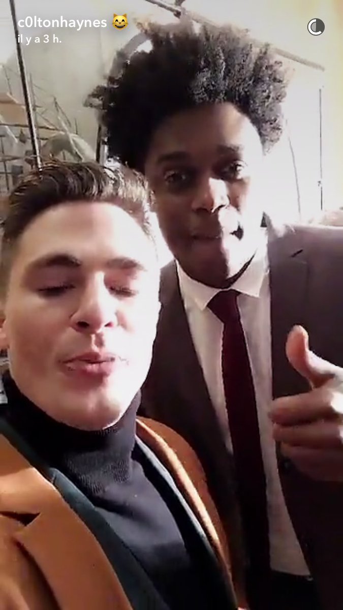 ColtonSourceFR's tweet photo. #PHOTOS Colton et le cast à la soirée célébrant les 100 épisodes de Arrow hier soir. #1 https://t.co/IW5PBoeXzO