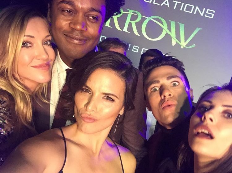ColtonSourceFR's tweet photo. #PHOTOS Colton et le cast à la soirée célébrant les 100 épisodes de Arrow hier soir. #2 https://t.co/gRq44fUi3t