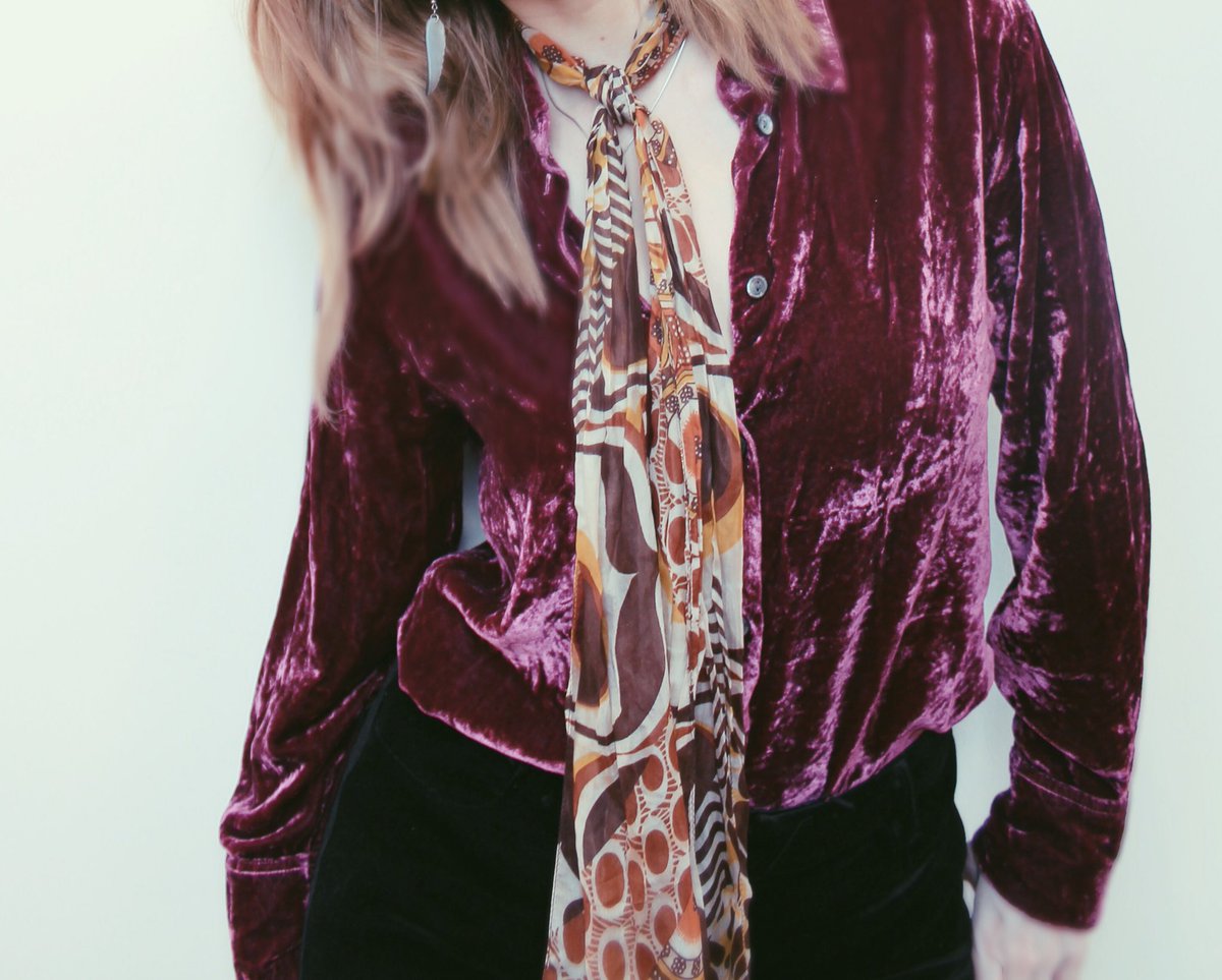 FranCharnley's tweet photo. Doin' double velvet yesterday ⚡️⚡️⚡️ #velvet #ootd @ThriftShopFinds https://t.co/ynwagYqisJ