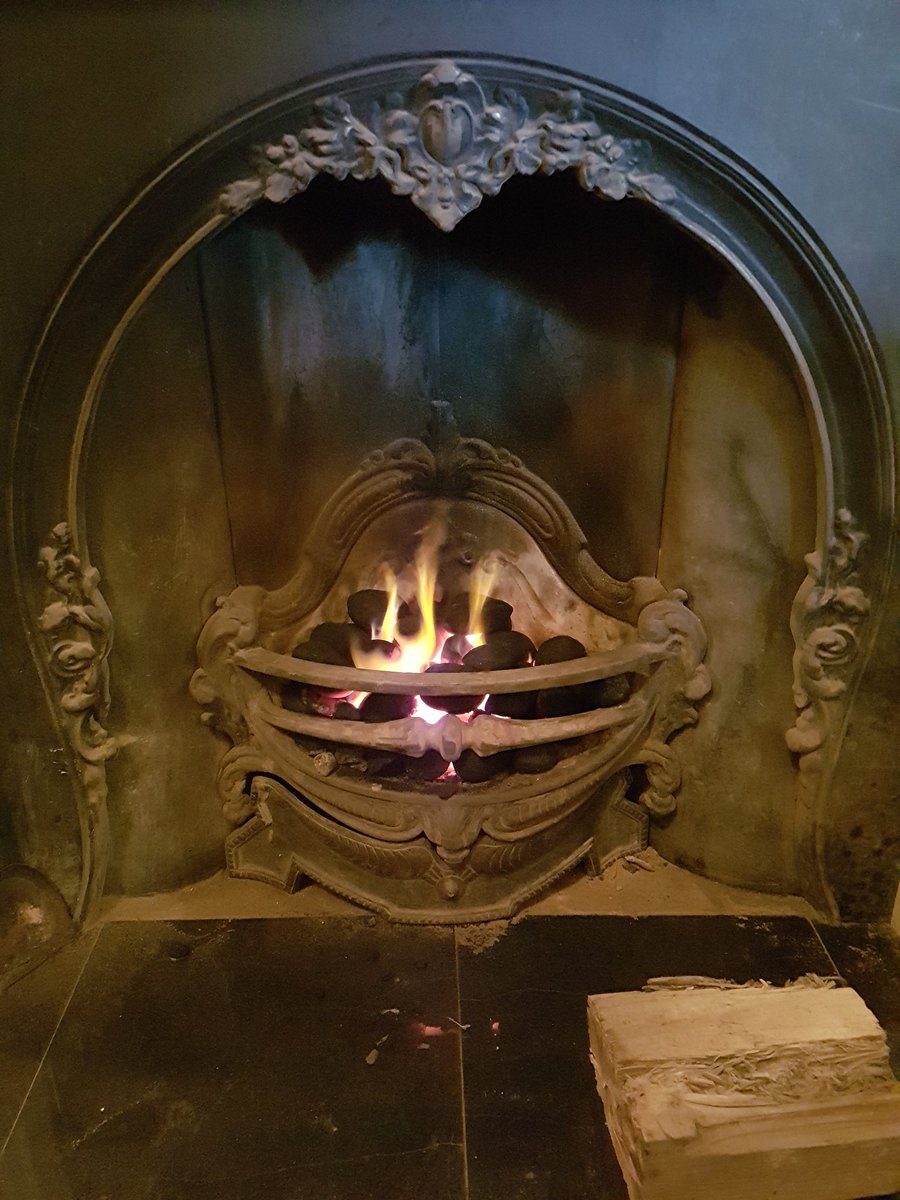 telegraph87's tweet photo. Serving roast from 12pm today come down an enjoy by having a roast, pint by a roaring fire https://t.co/ed8XLZvtvl