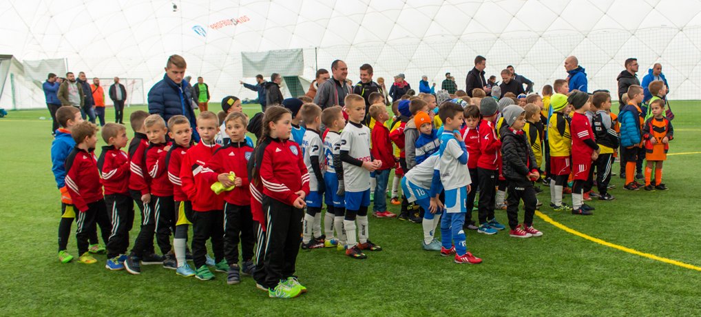 Beniaminek_'s tweet photo. 120 goli w #HalaKrosno! Drużyny z rocznika 2009 świetnie bawiły się podczas "ELITE Cup 2016" https://t.co/vPpMVvzyQz https://t.co/0wgZ0DsDrj