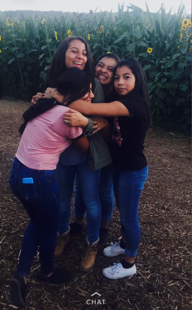 _destinyjoy's tweet photo. Love these girls!💞 #pumpkinpatch2016 💛🎃🍂🍁✨ https://t.co/CPzmtrE4Lq