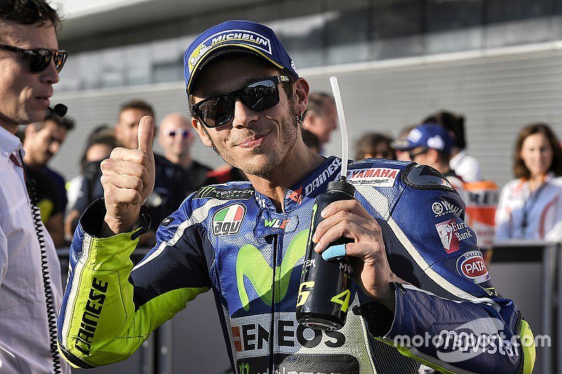Motorsport_IT's tweet photo. #Rossi: "Questo podio è buon modo per ricordare il Sic"> https://t.co/oPhsaIiauO #MotoGP #AustralianGP https://t.co/xIEDsnwRhe