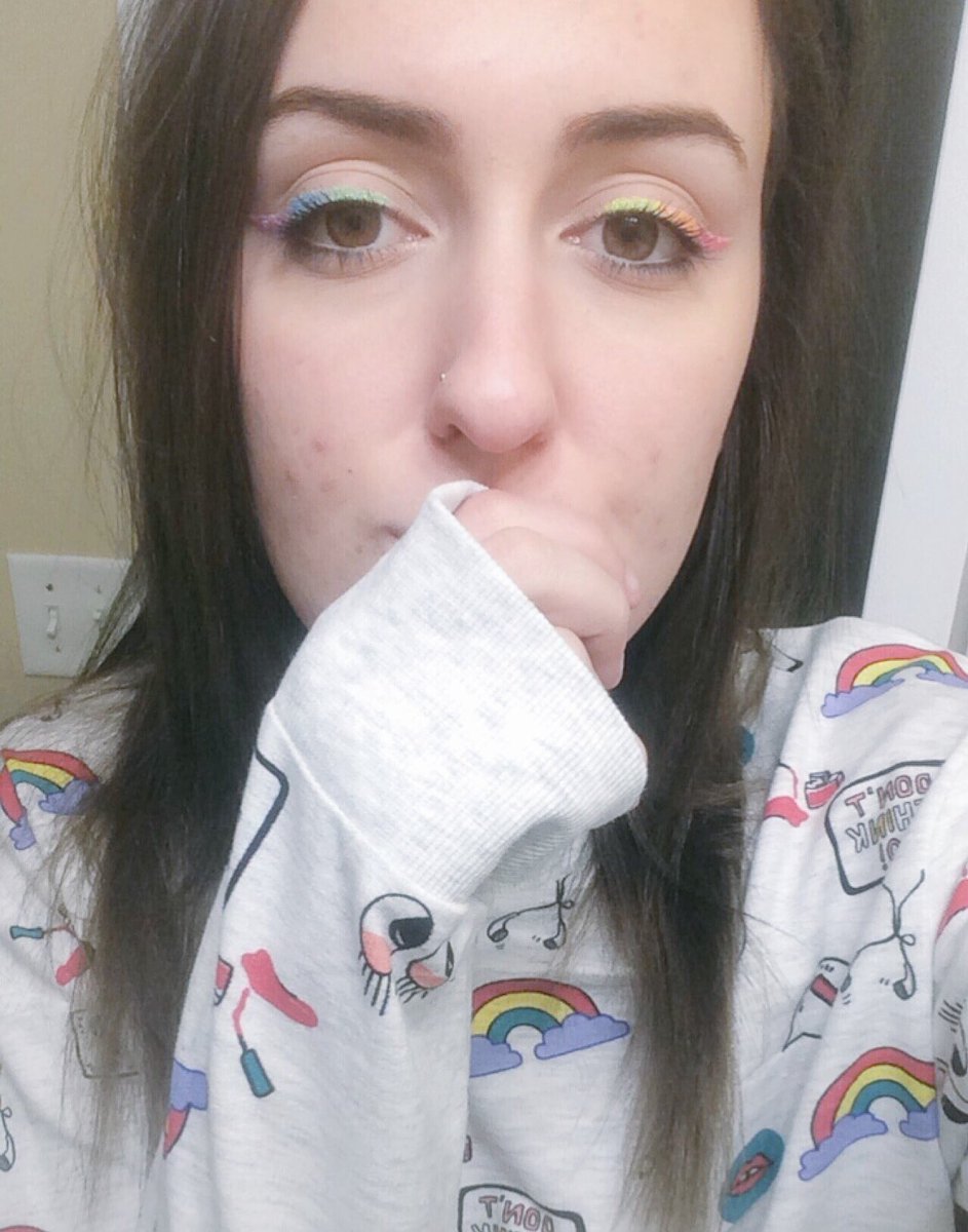 littlecbarron's tweet photo. @Glam_And_Gore inspired rainbow glitter liner that I did for #SavPrideπ³οΈβππ³οΈβπ https://t.co/FN0bHYzOb2